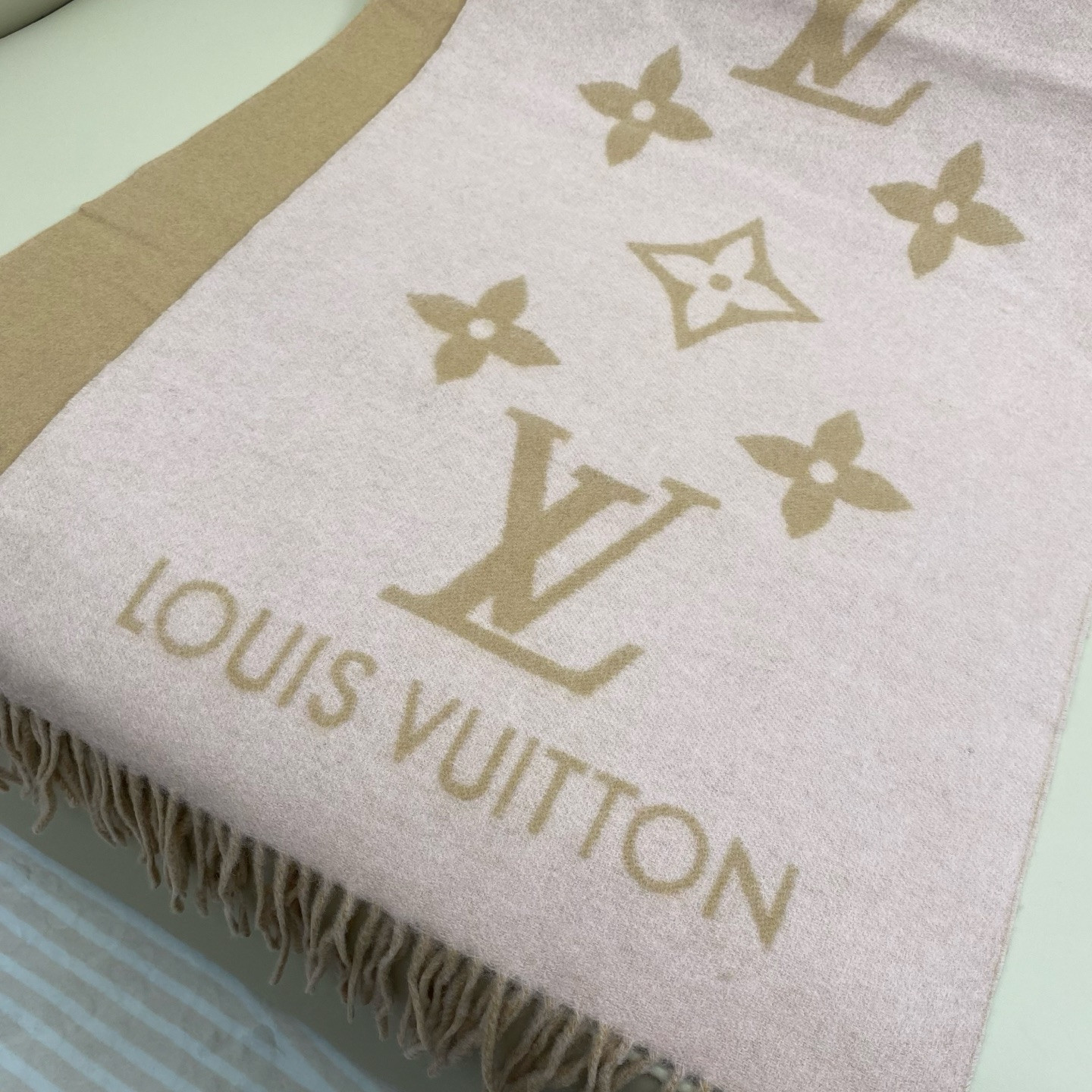 Louis Vuitton Reykjavik scarf 45x190cm 100% cashmere