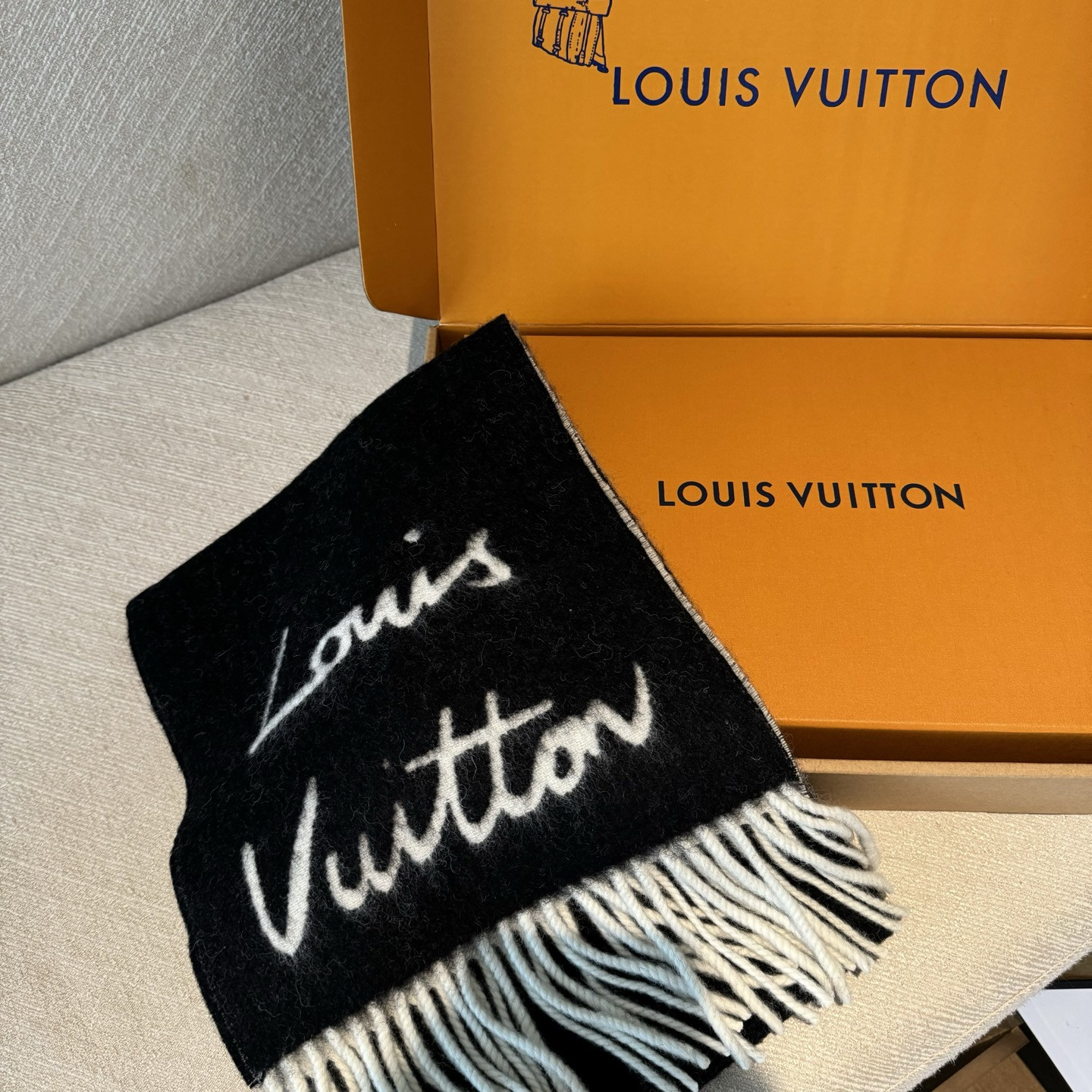 Louis Vuitton scarf 25x220cm