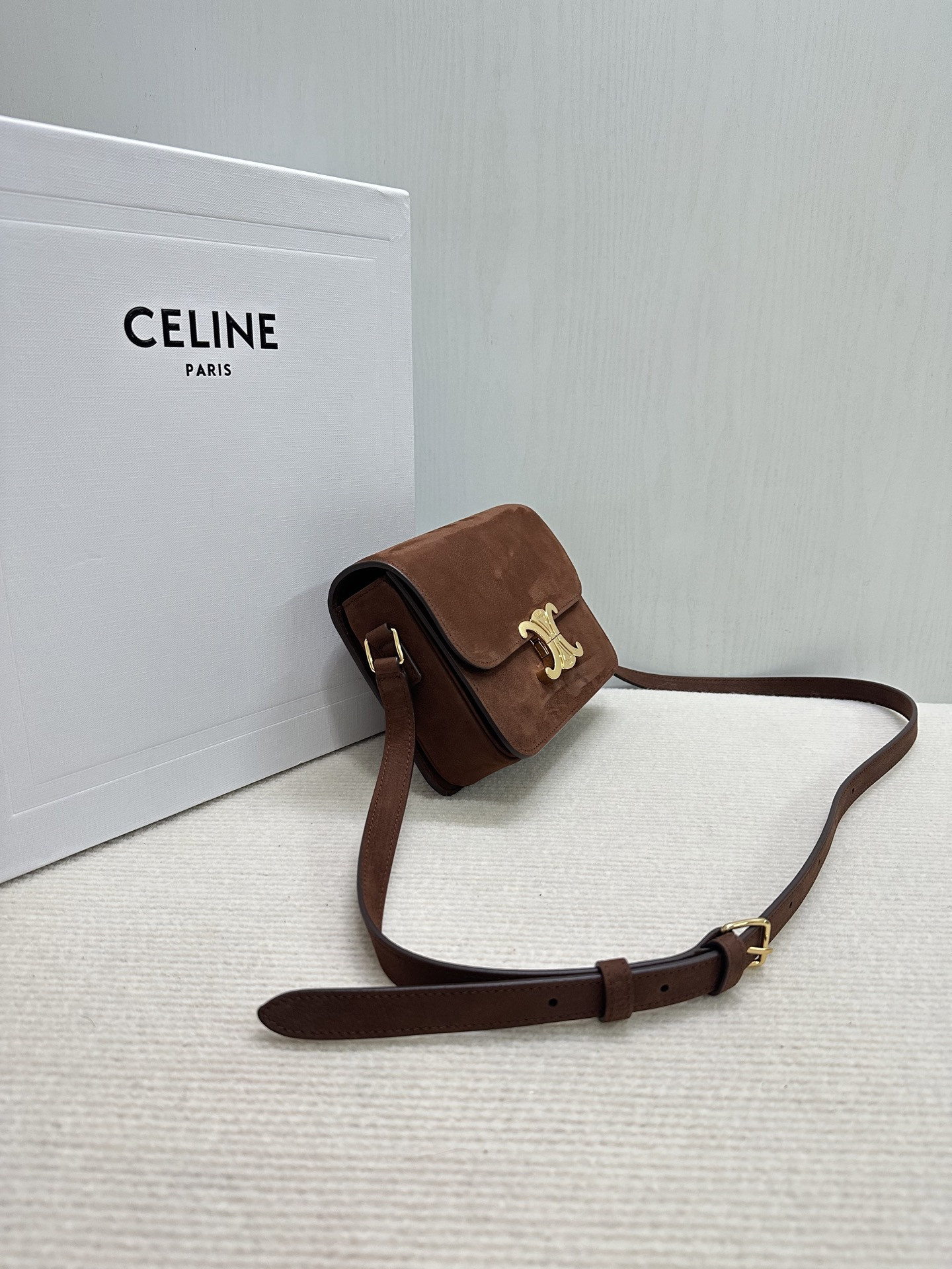 Ce1i*e TEEN TRIOMPHE BAG IN Grained Nubuck Calfskin 18.5x13.5x7cm