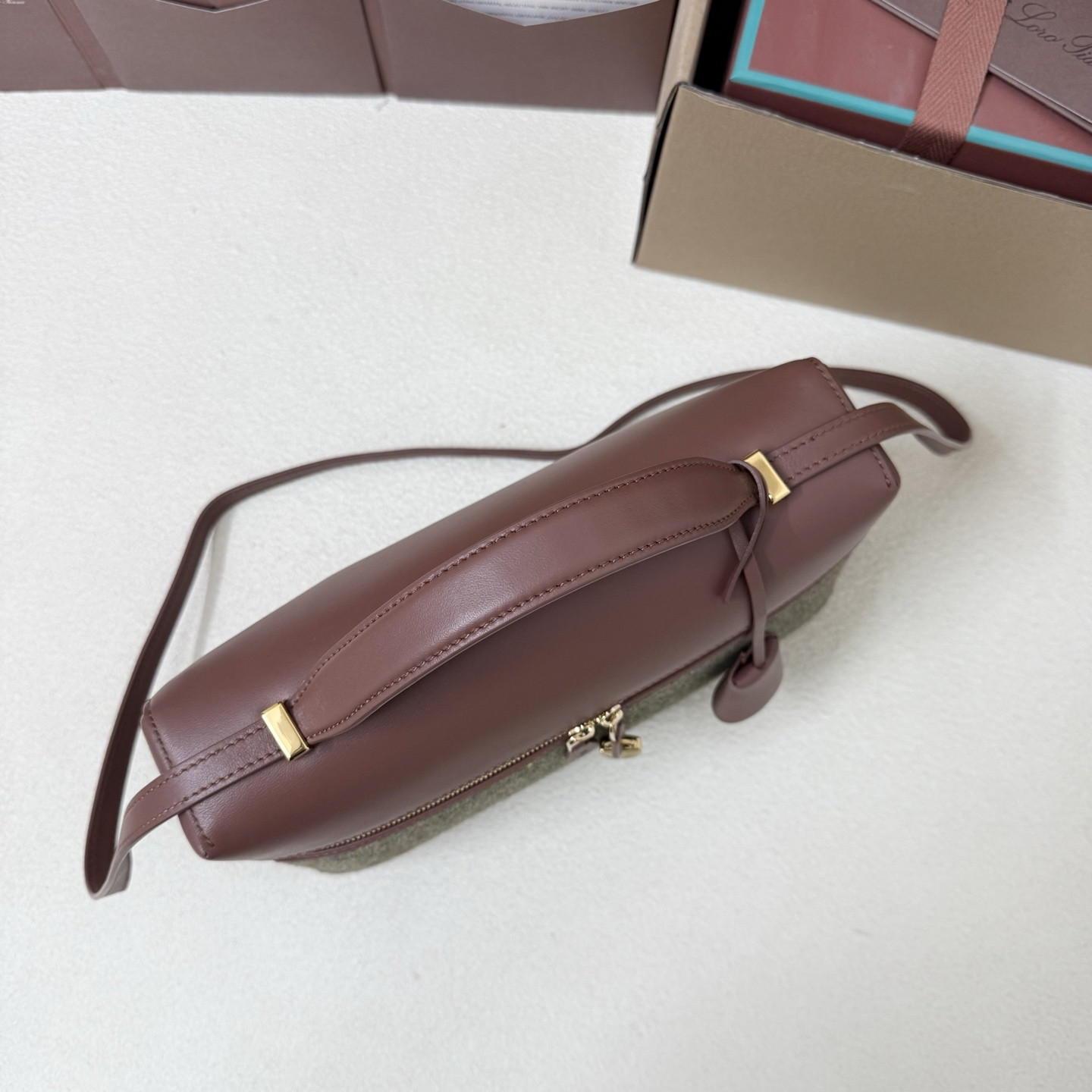 L0r0 P1ana Extra Pocket L27 16x27x10cm