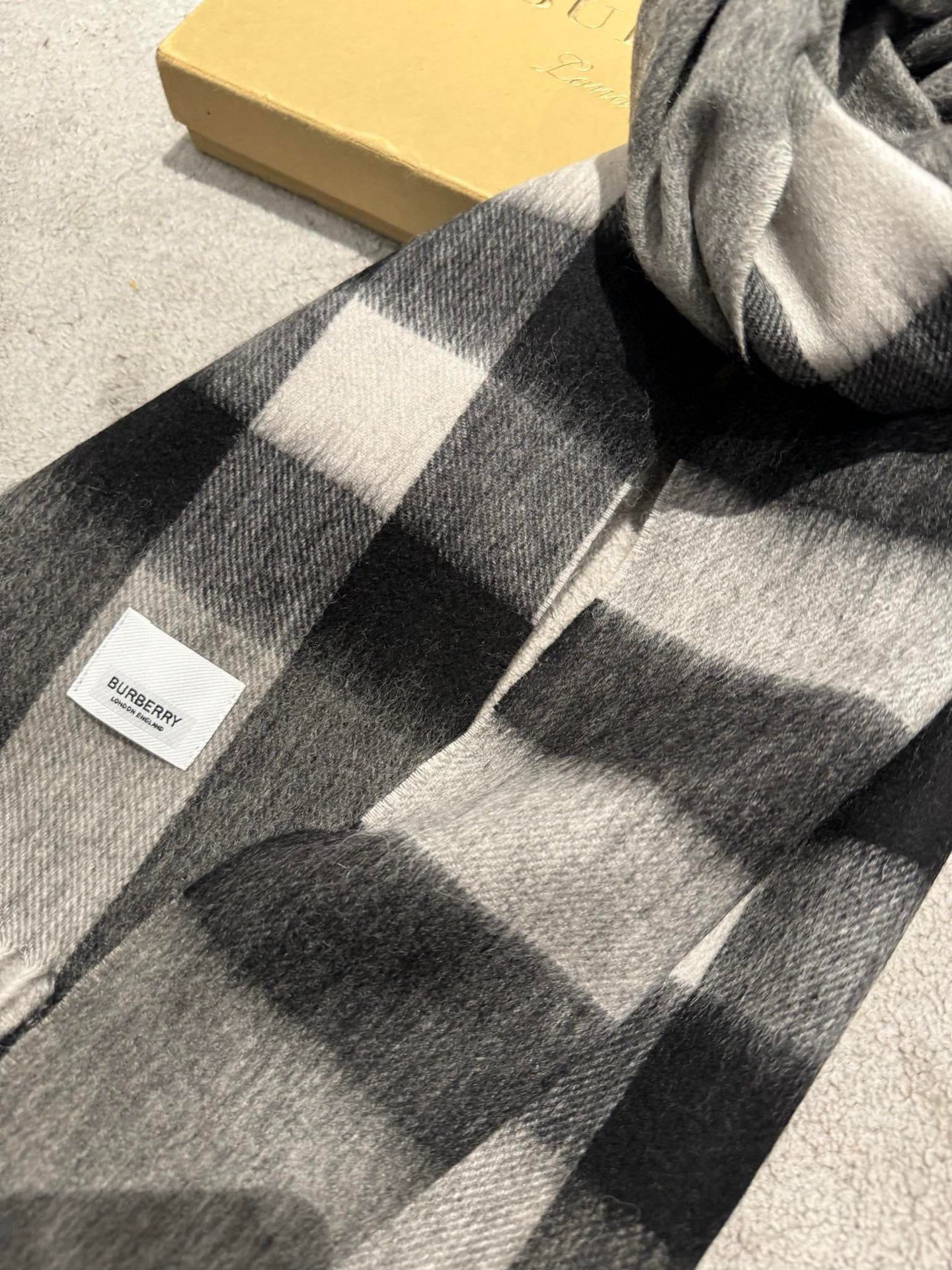 Bv*b*rry scarf 35x180cm