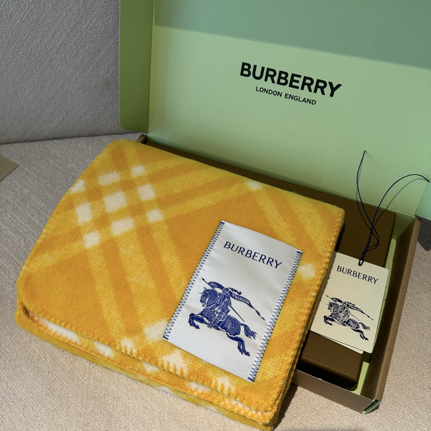 Bv*b*rry scarf 30x182cm 100% wool