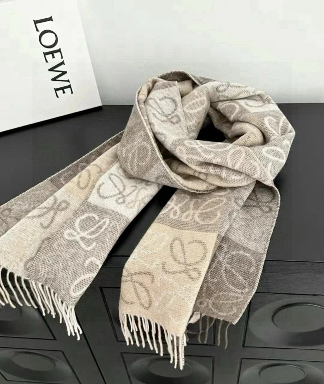 L0ew* scarf 40x200cm 90% wool 10% cashmere