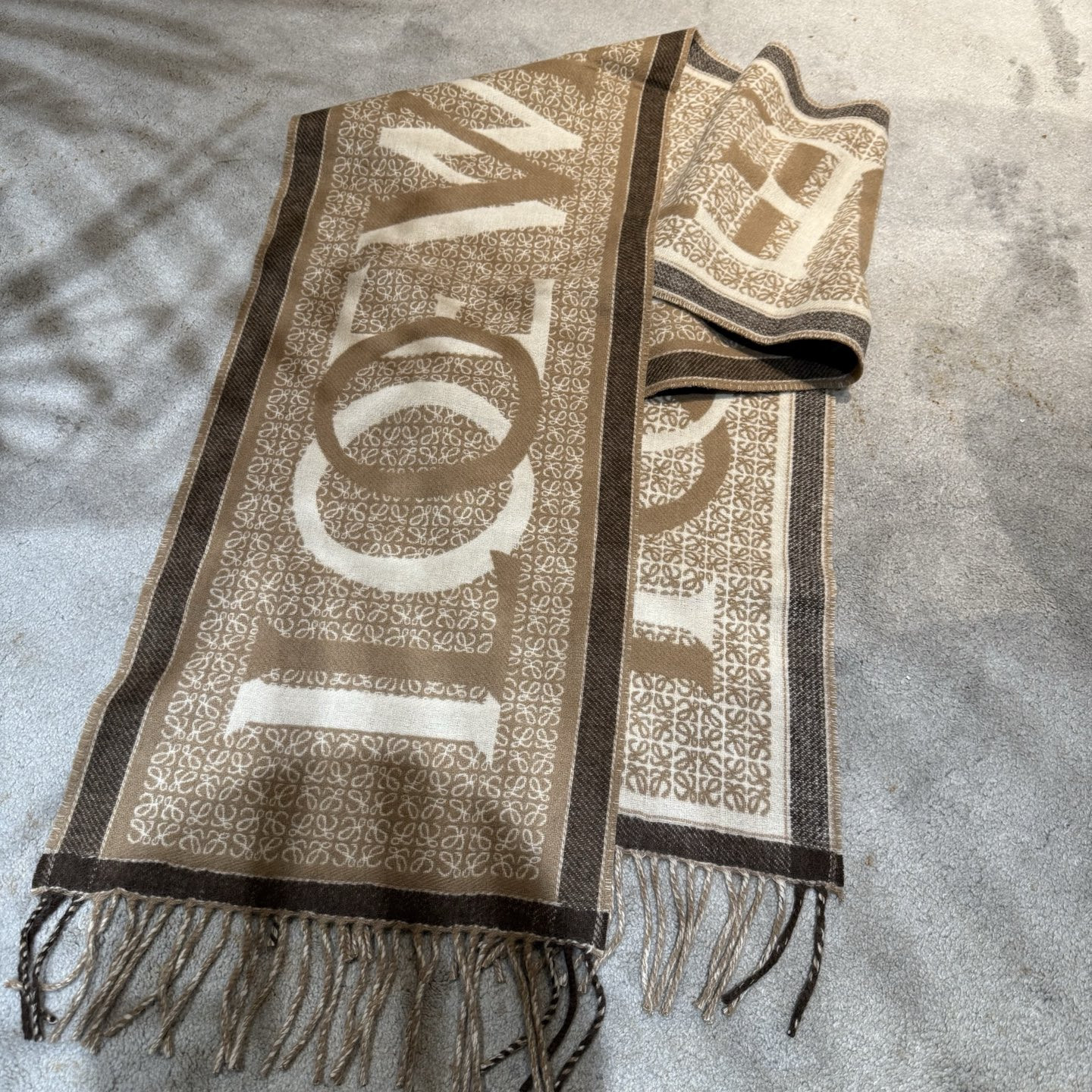 L0ew* scarf 30x180cm 90% wool 10% cashmere