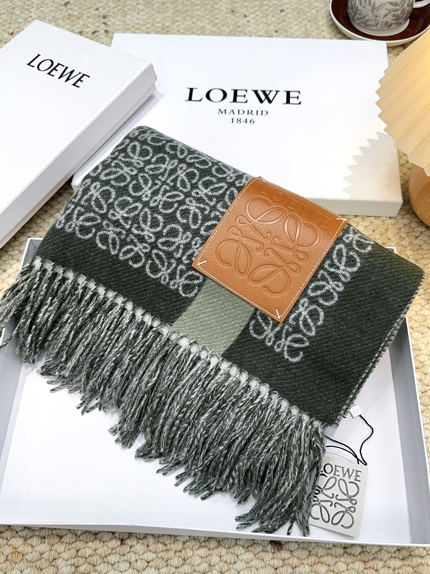 L0ew* scarf 130x140cm