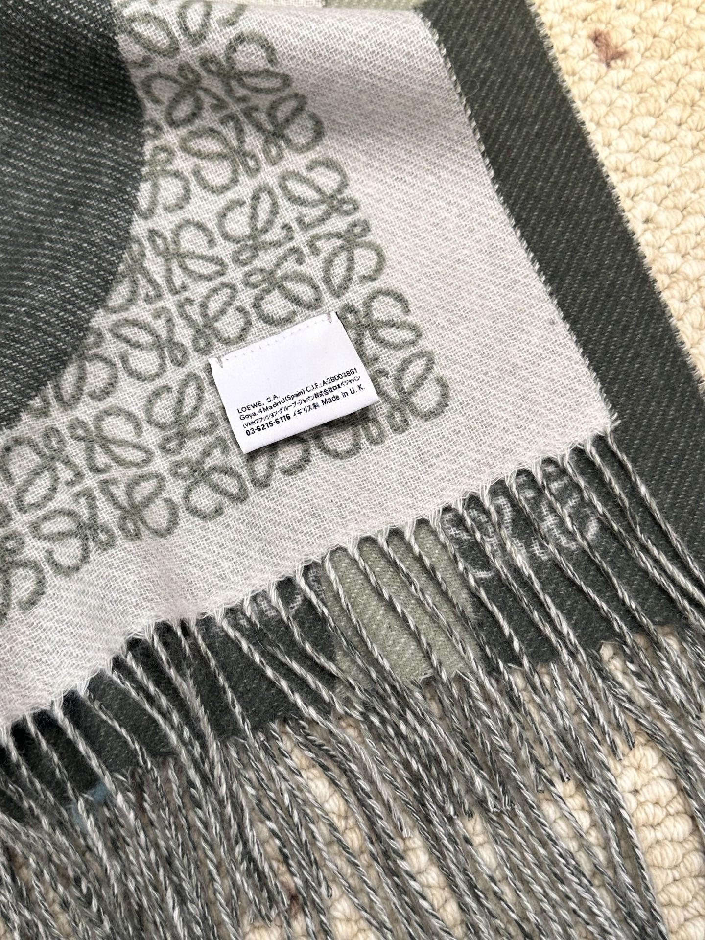 L0ew* scarf 130x140cm