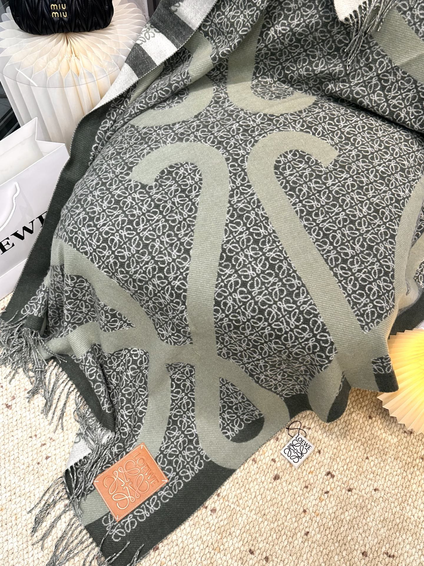 L0ew* scarf 130x140cm