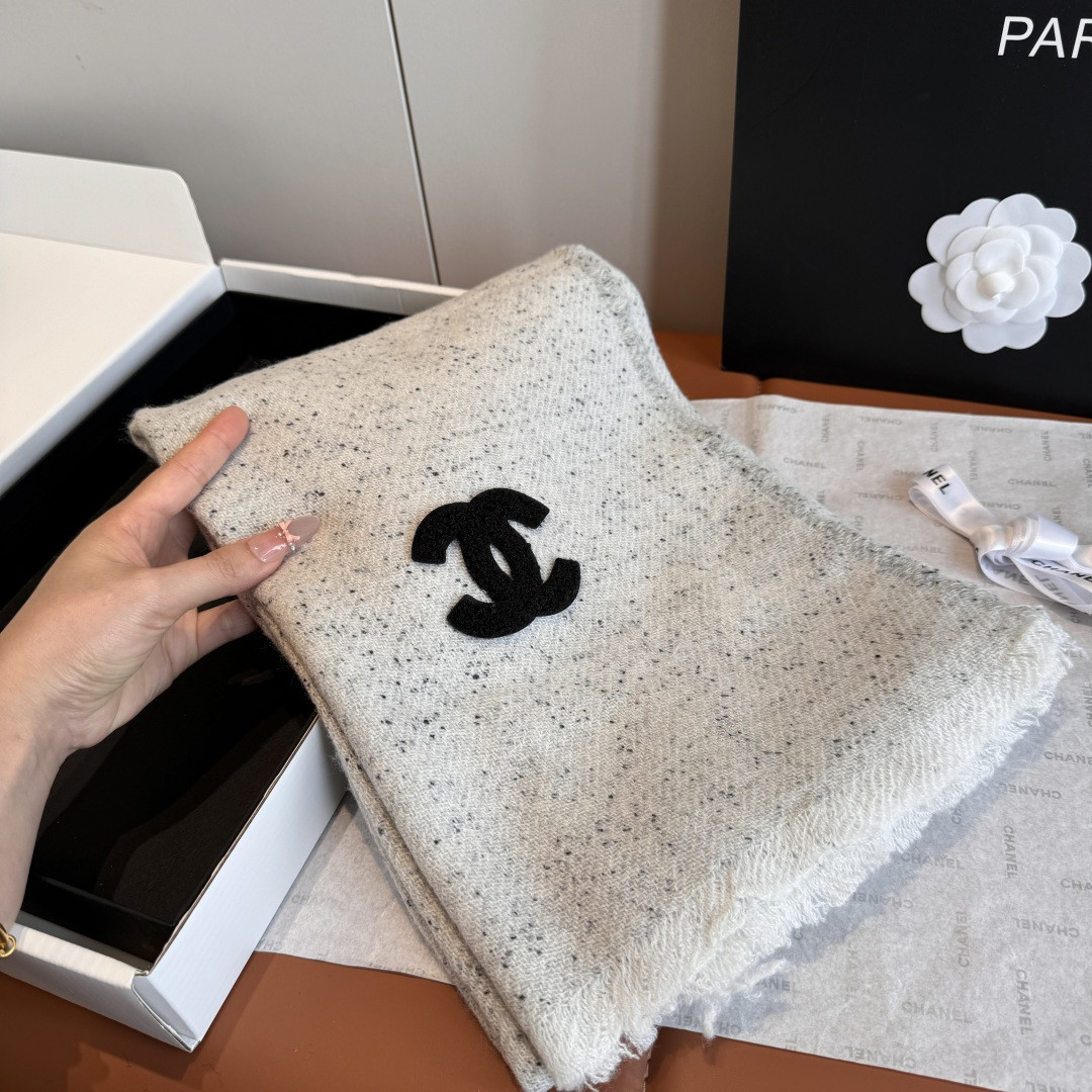 Ch**el scarf 70x180cm 100% cashmere