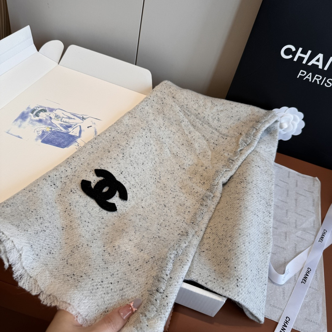 Ch**el scarf 70x180cm 100% cashmere