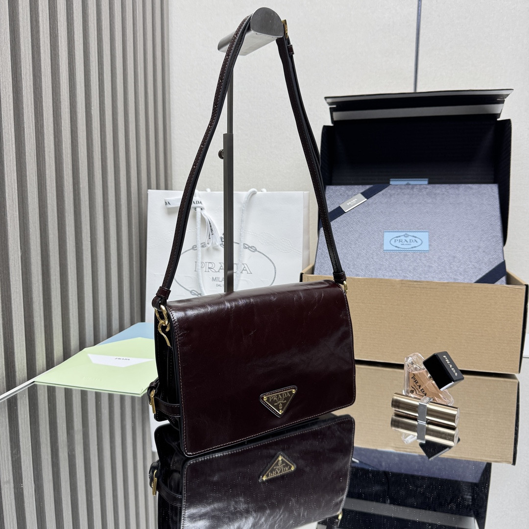 Pra*a Leather Shoulder Bag 13x22x8cm