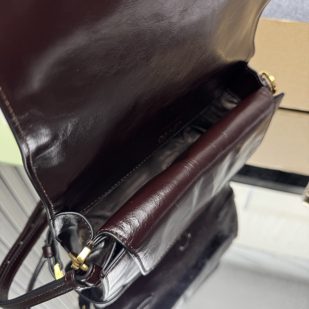 Pra*a Leather Shoulder Bag 13x22x8cm