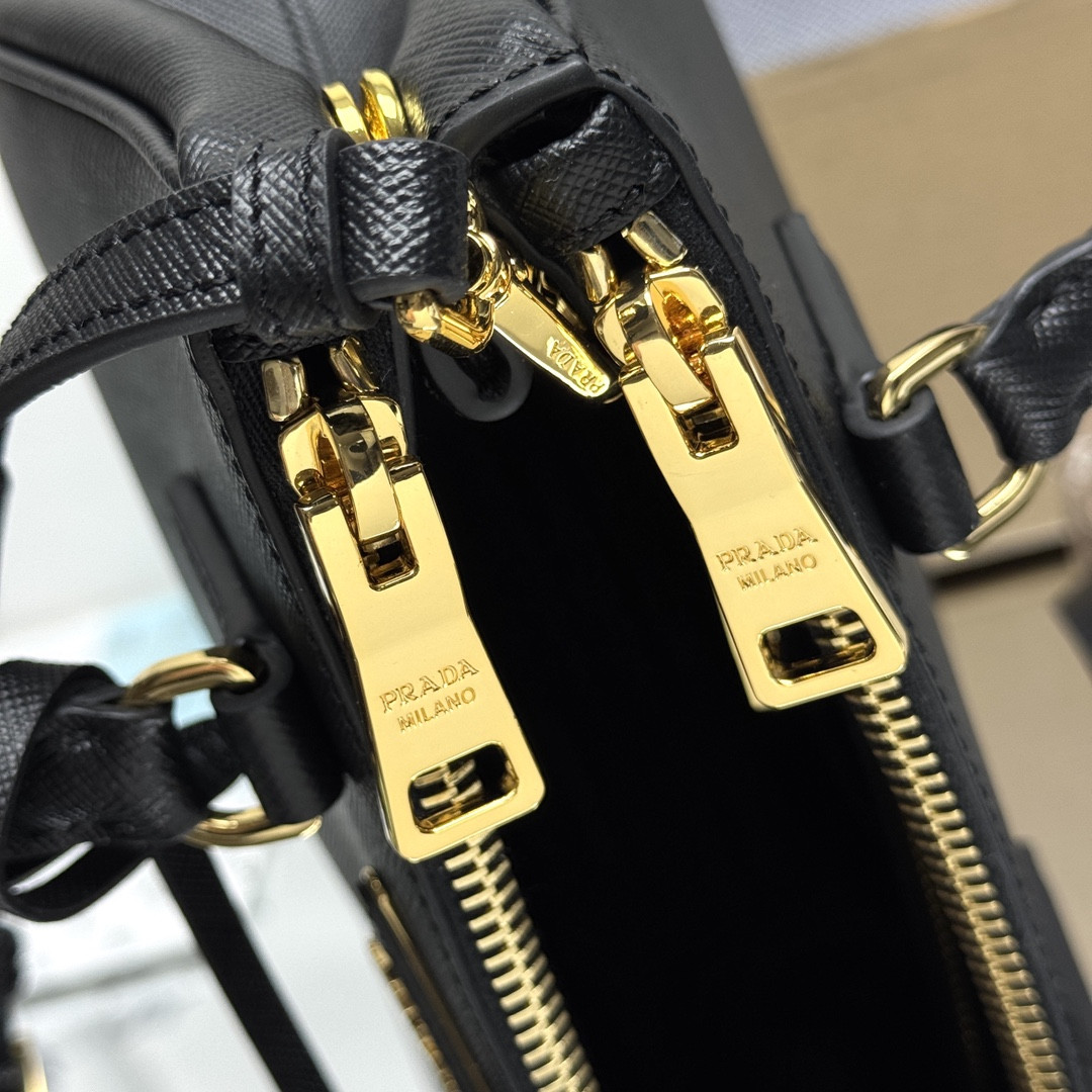 Prada Galleria Patent Saffiano Leather Mini-Bag 12.5x21x8.5cm