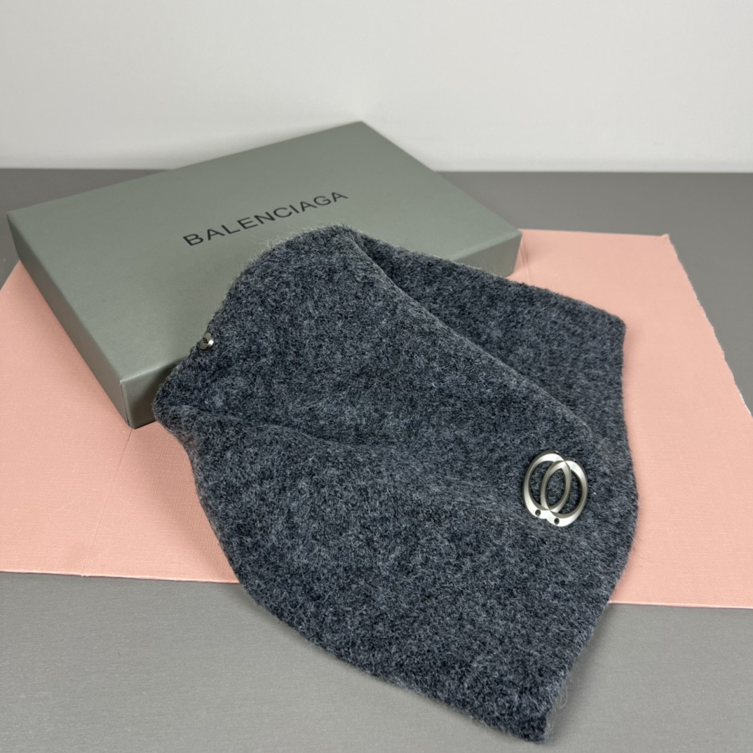 Ba1en*iaga beanie