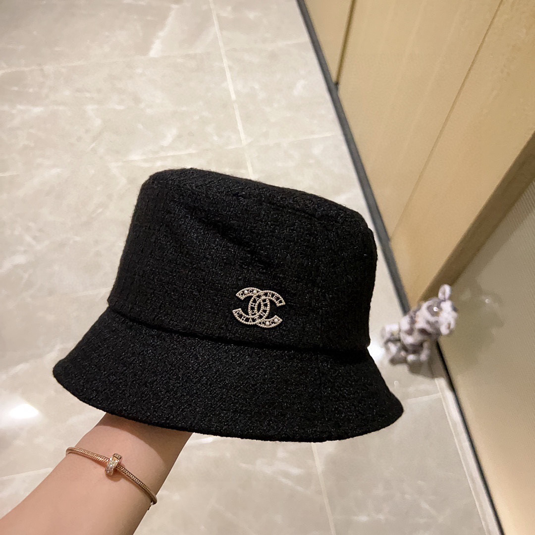 Ch**el bucket hat