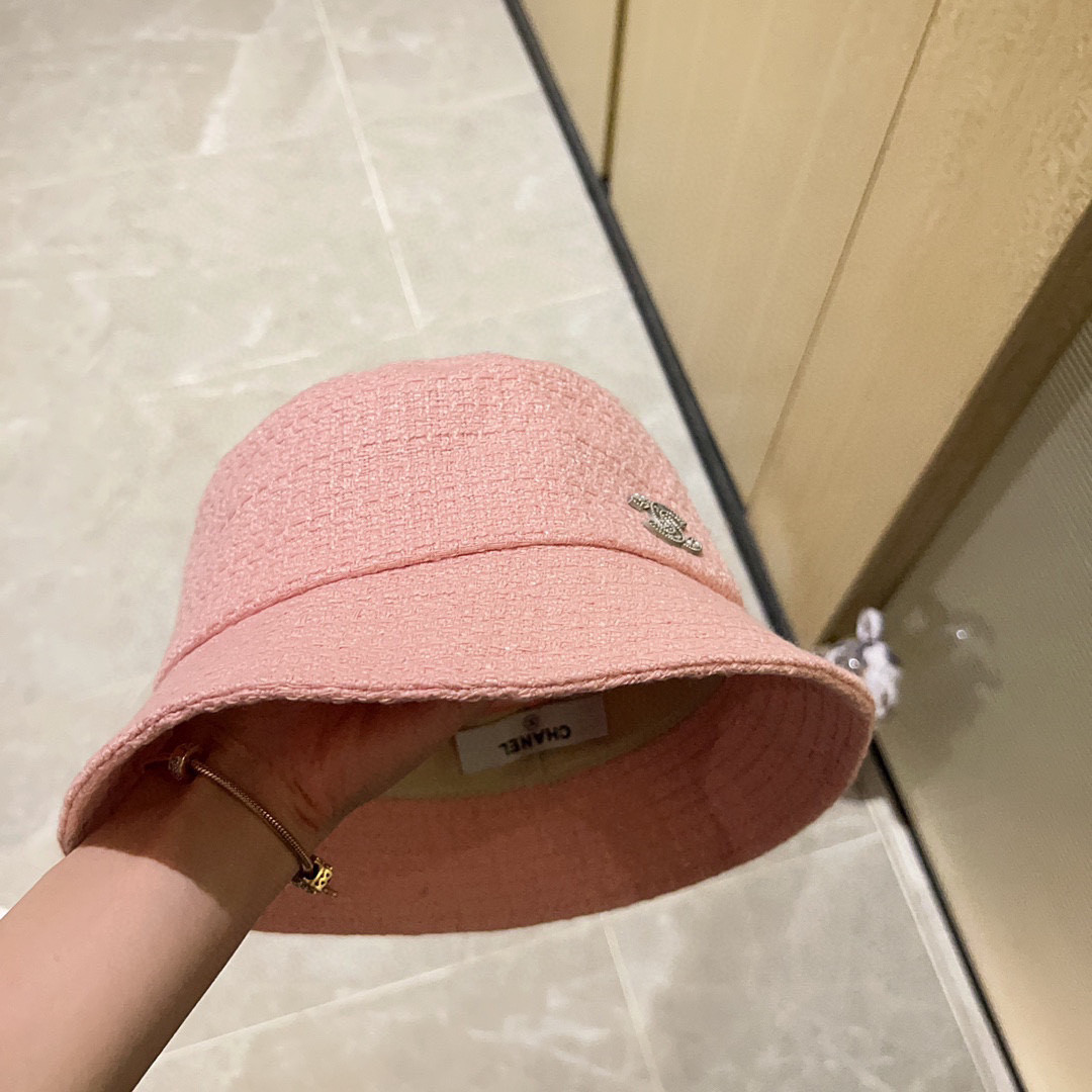 Ch**el bucket hat