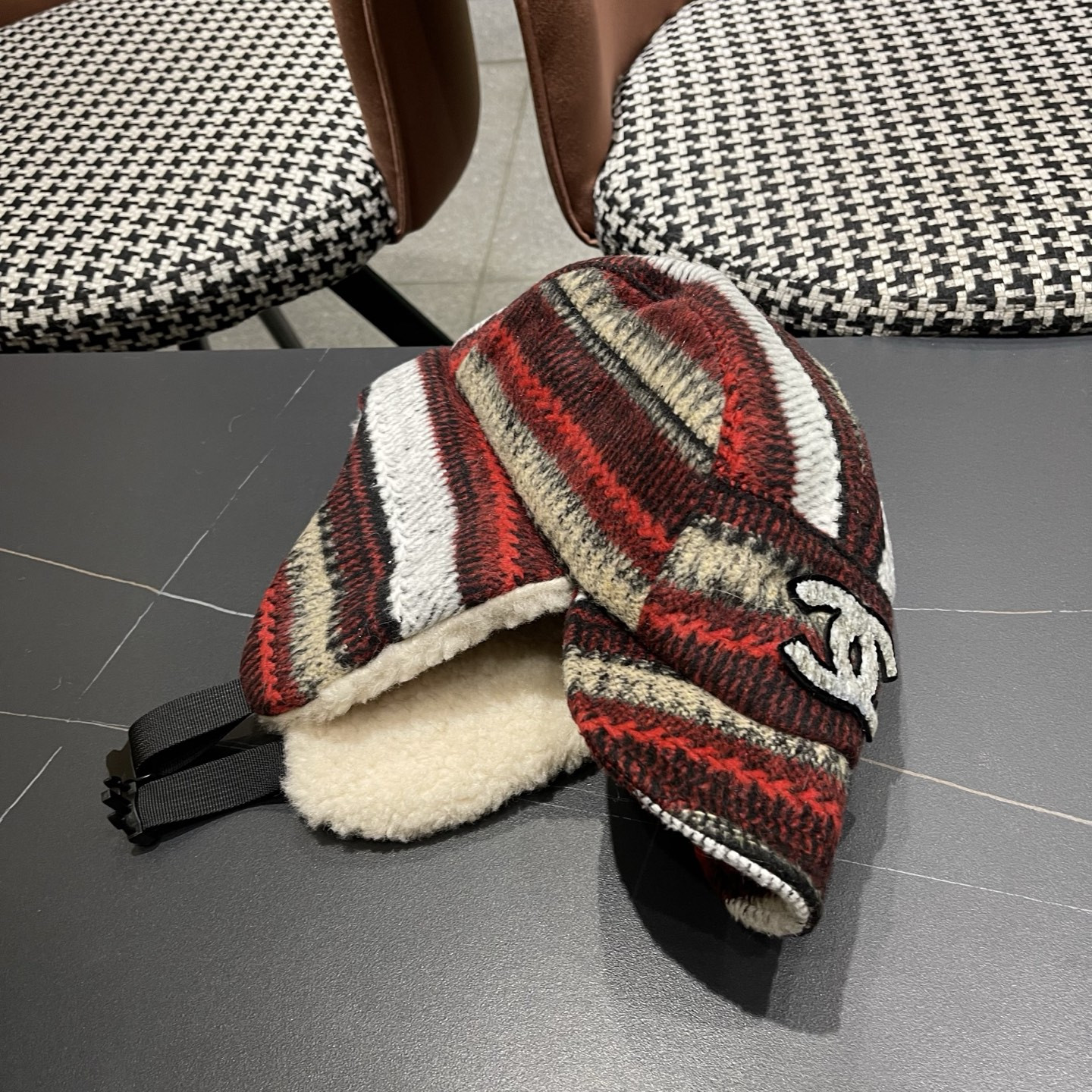 Ch**el trapper hat
