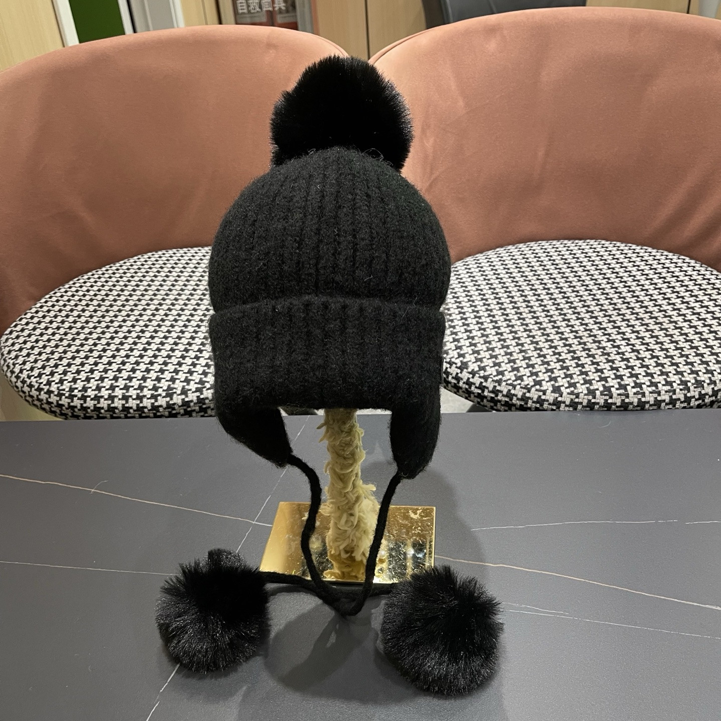 D10r trapper hat