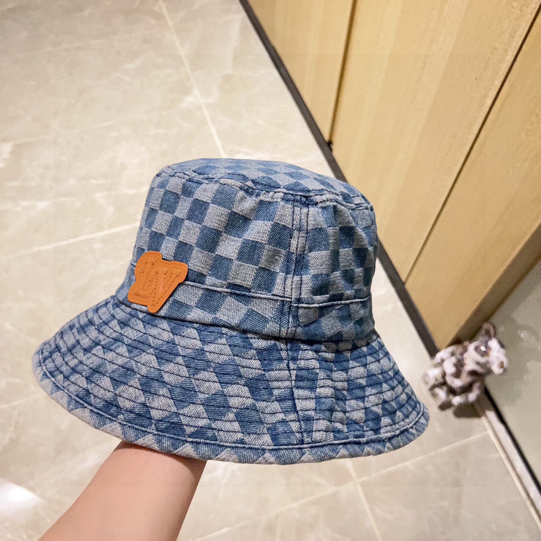 l0vis Vvtt0n bucket hat
