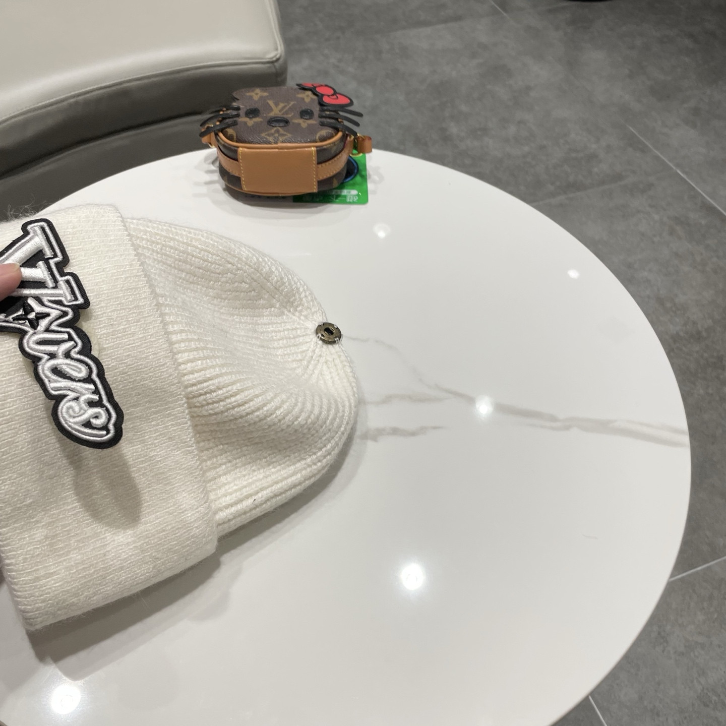 l0vis Vvtt0n beanie