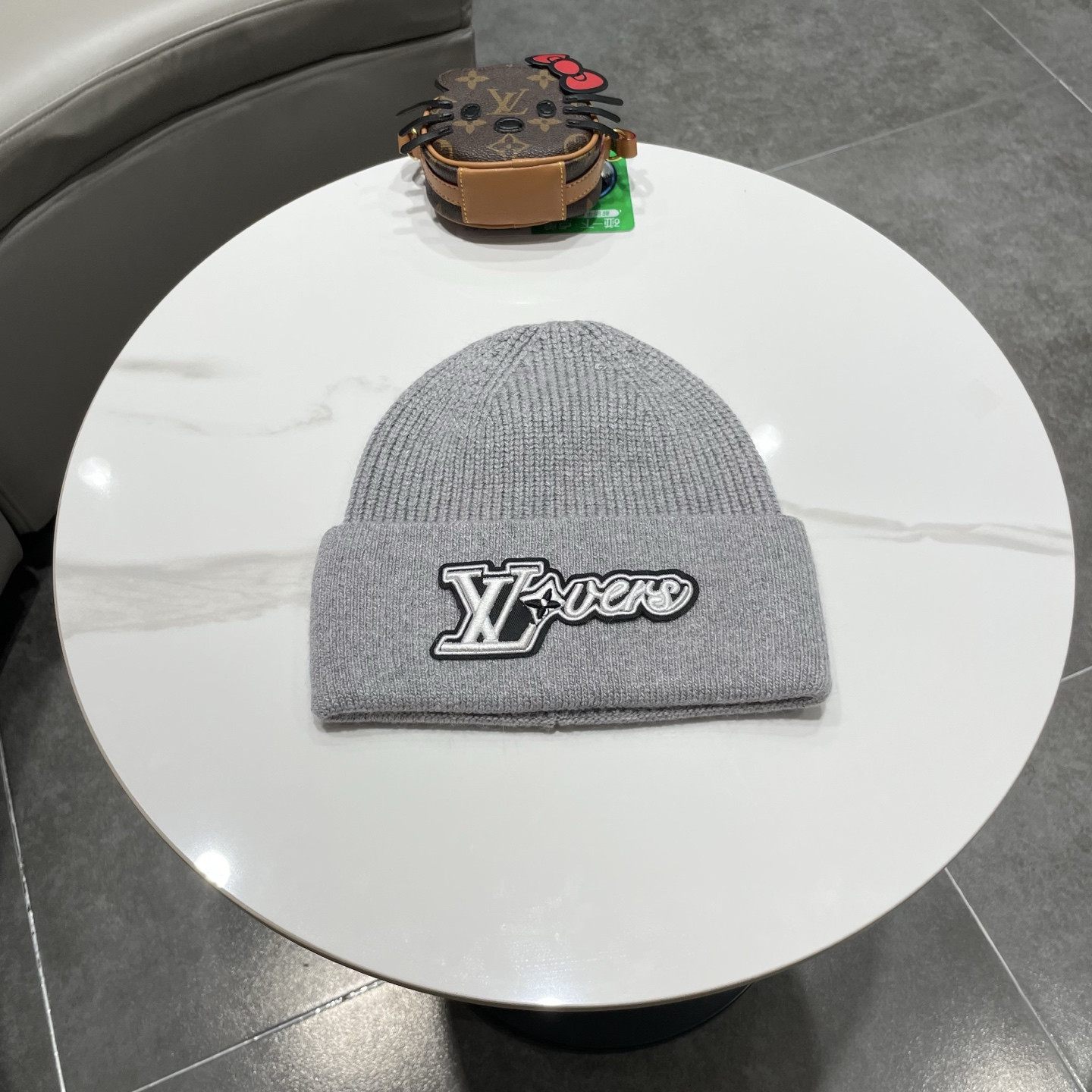 l0vis Vvtt0n beanie