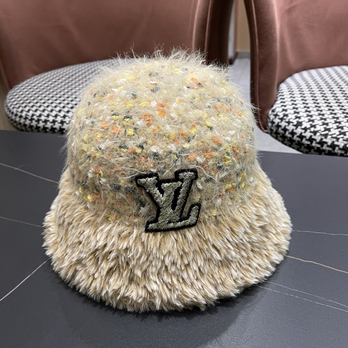 l0vis Vvtt0n bucket hat