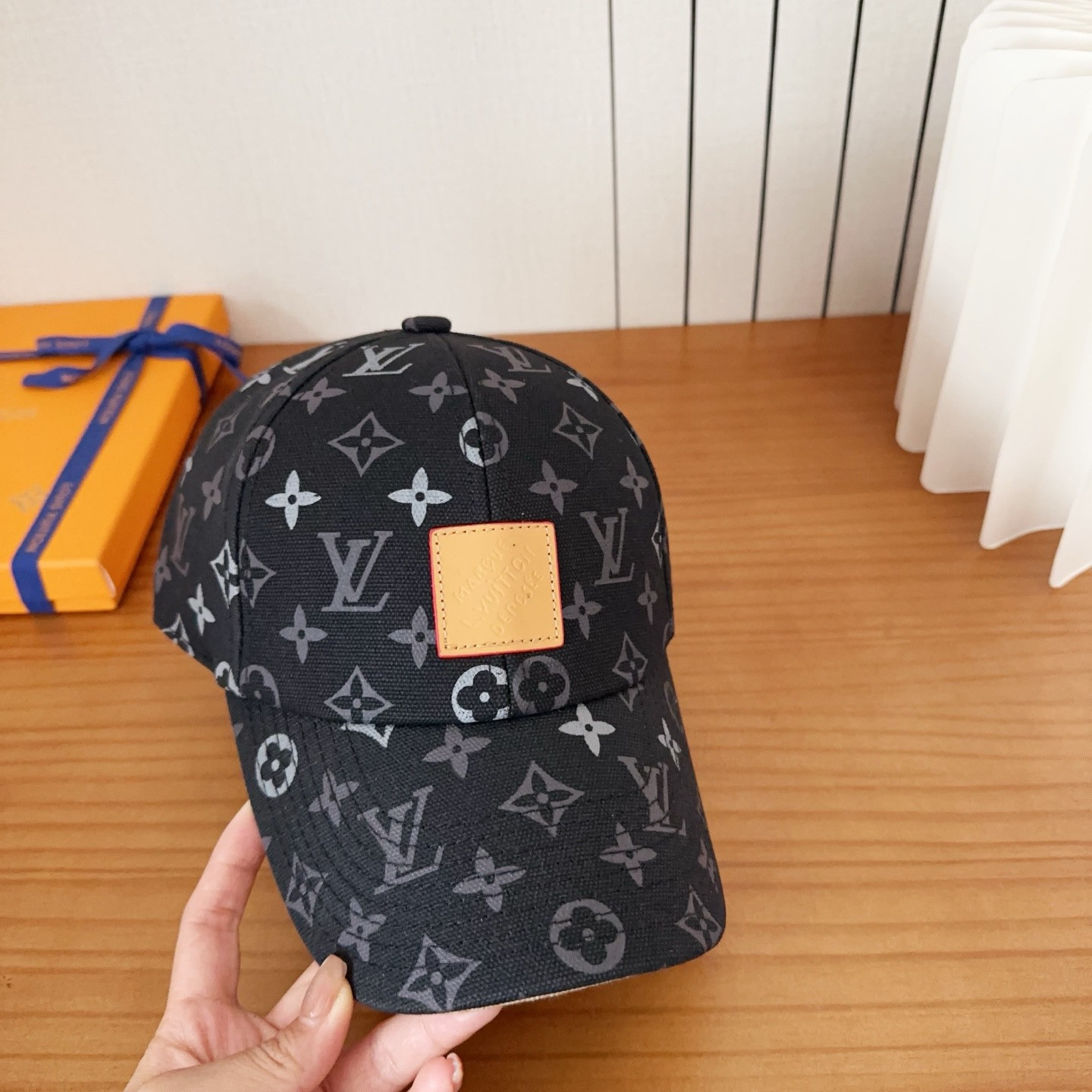 l0vis Vvtt0n baseball cap