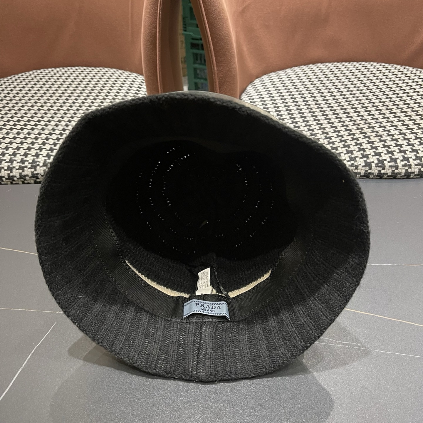 Pra*a bucket hat