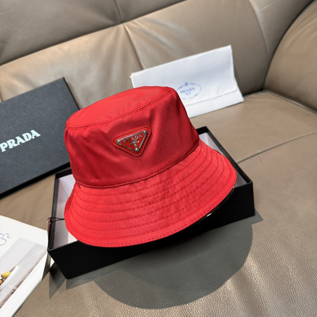 Pra*a bucket hat