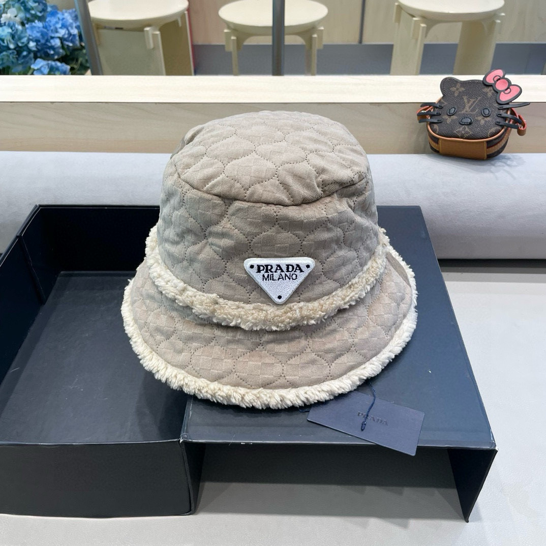 Pra*a bucket hat