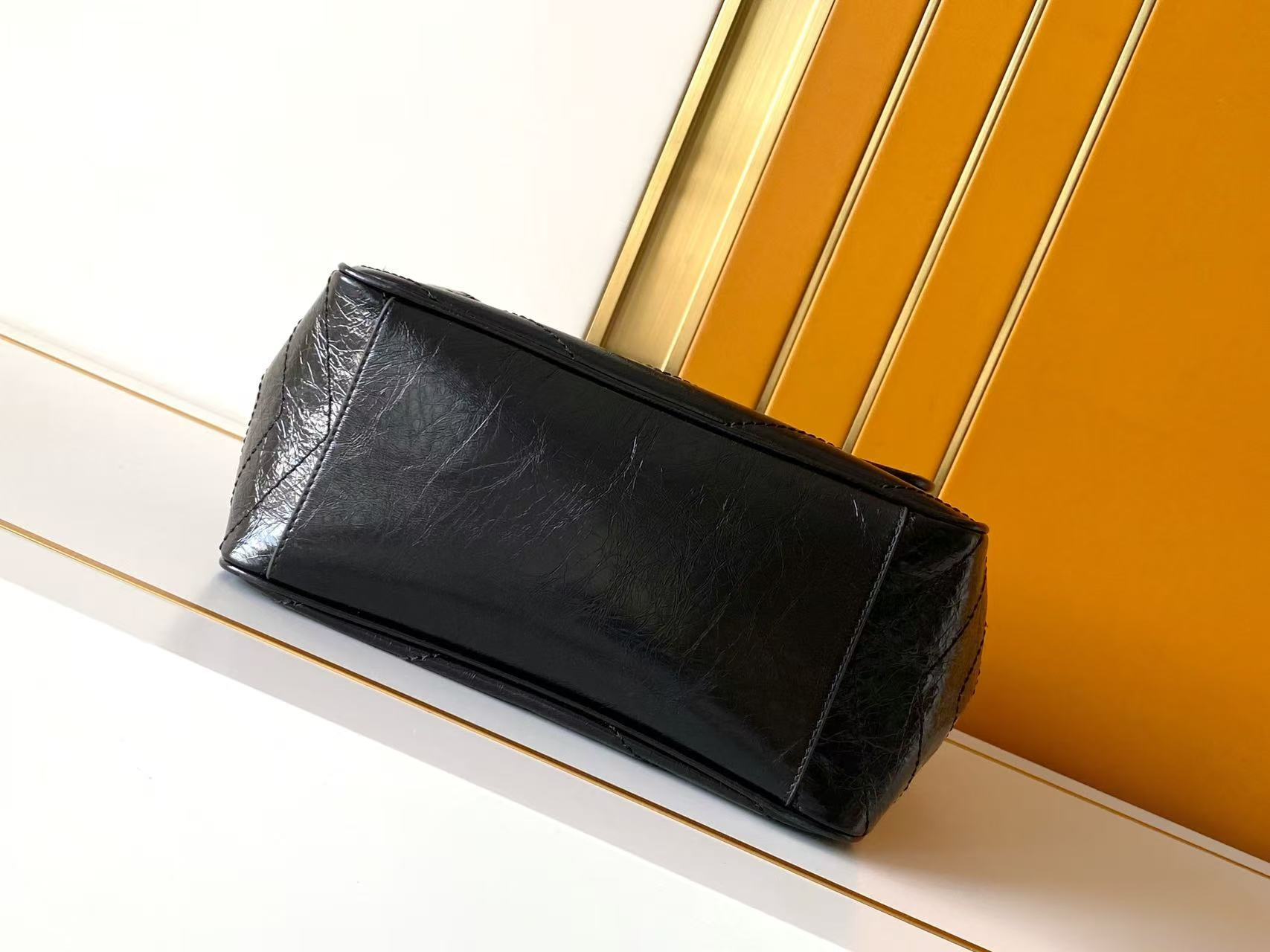 Y51 NIKI Small Shopping in Vintage Leather 25x30x8-12cm