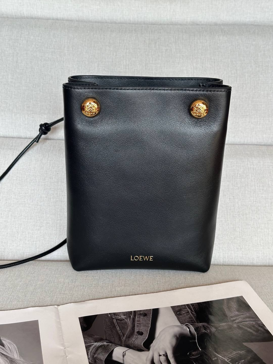 L0ew* Pebble Pouch in Smooth Calfskin 21.5x17x7cm