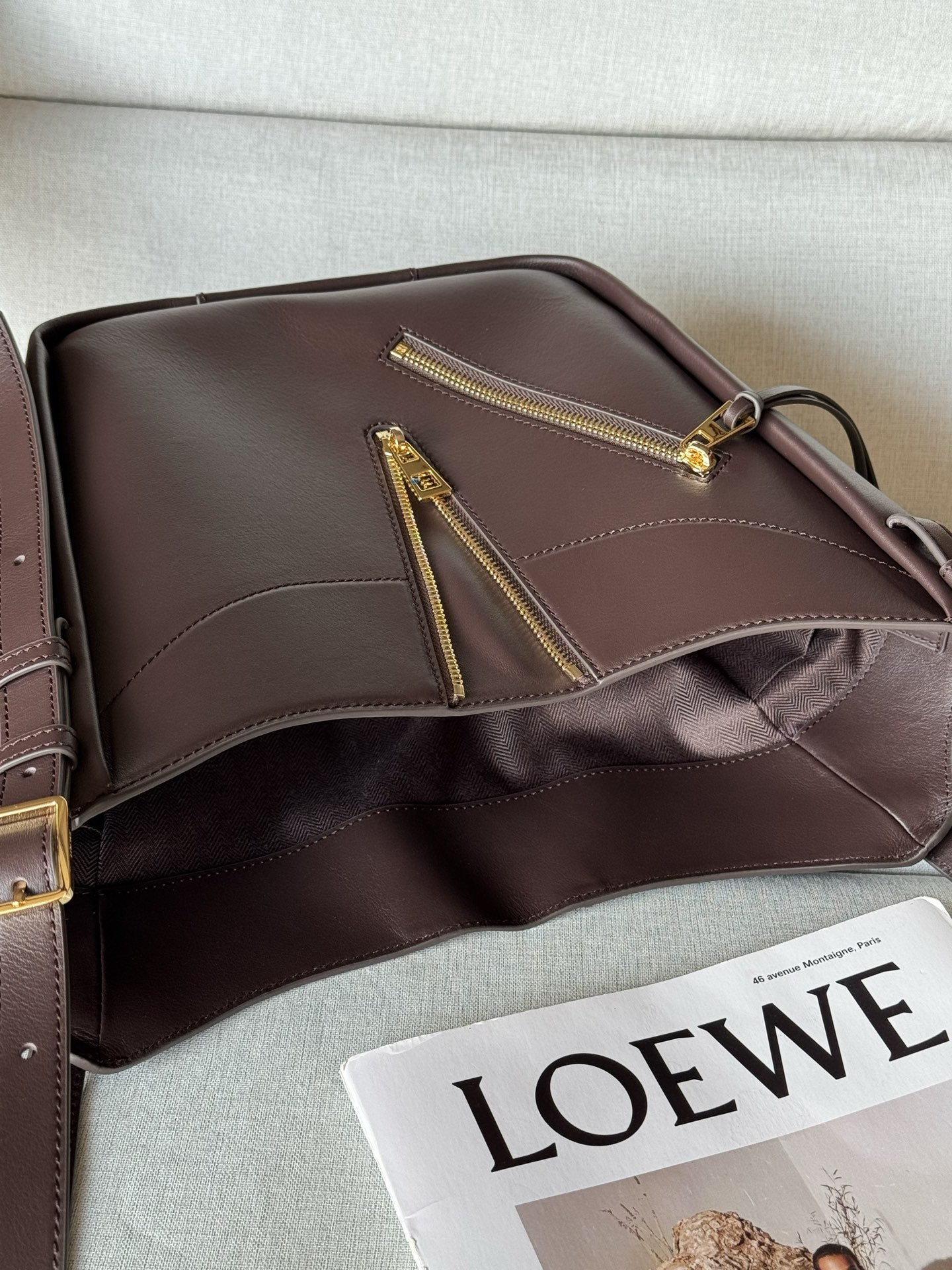 L0ew* Hammock Flip Bag in Classic Calfskin No Pendant 21x15x22.5cm