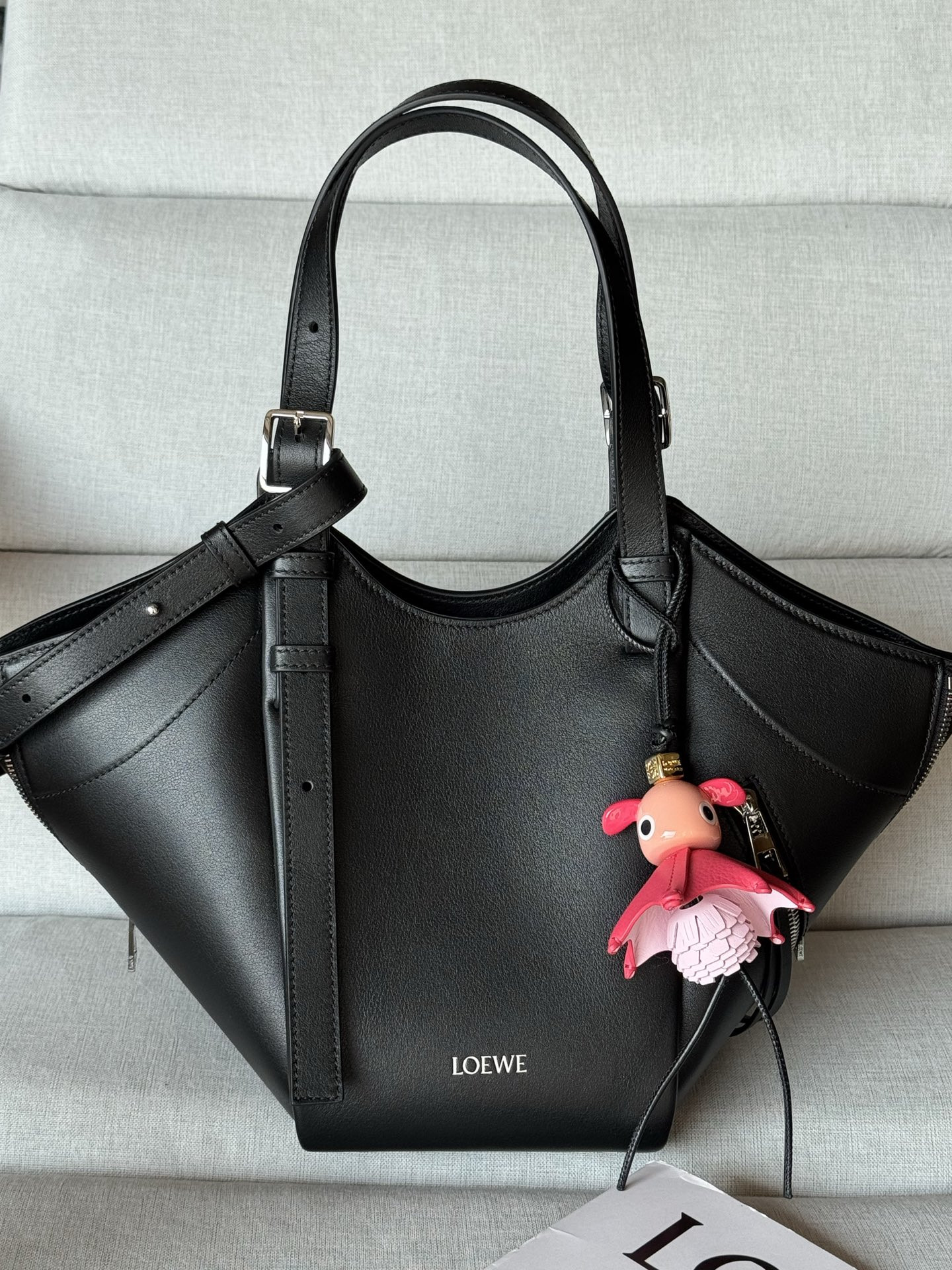 L0ew* Hammock Flip Bag in Classic Calfskin No Pendant 21x15x22.5cm