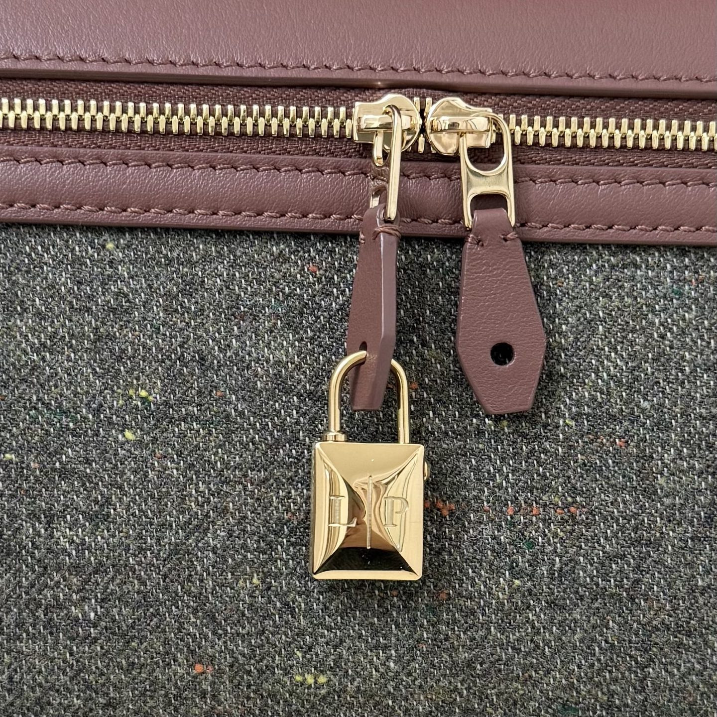 L0r0 P1ana Extra Clutch L29 29x14x3cm