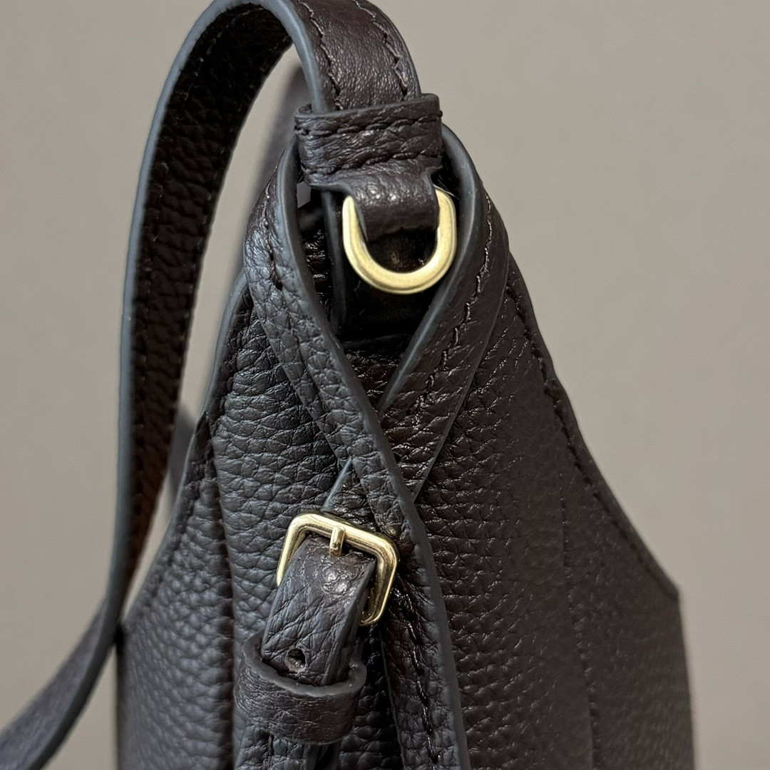 Miu Miu Leather Bucket Bag 18x16x7cm