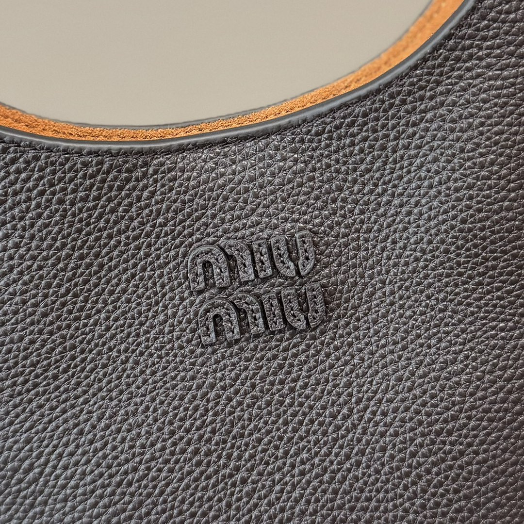 Miu Miu Leather Bucket Bag 18x16x7cm