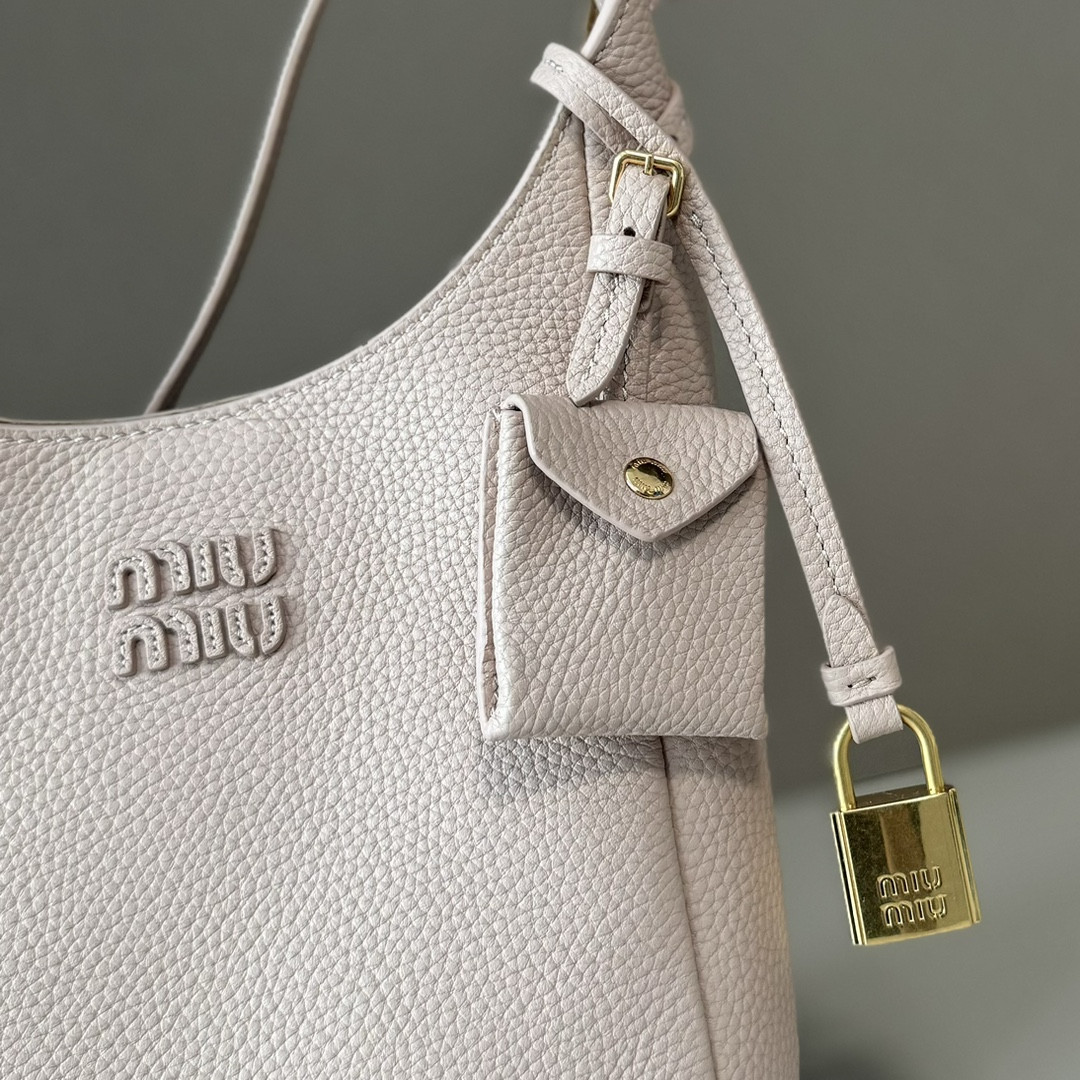 Miu Miu Leather Bucket Bag 18x16x7cm