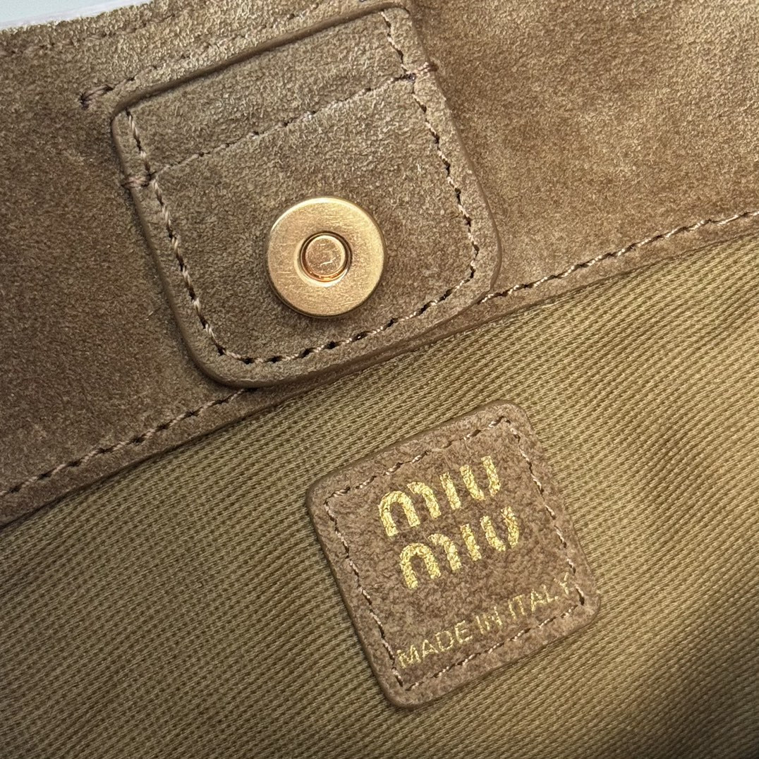 Miu Miu Leather Bucket Bag 18x16x7cm