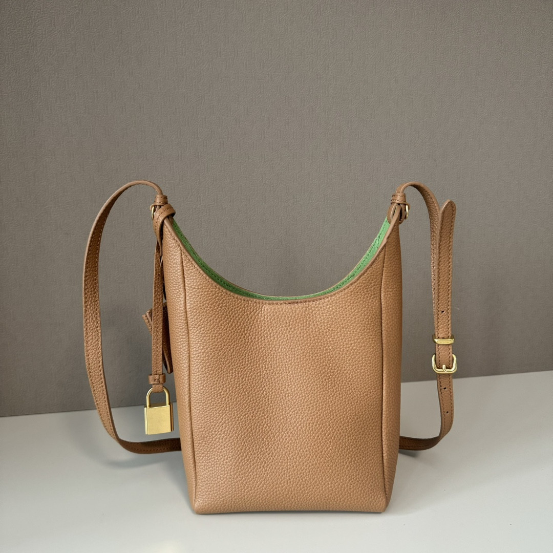 Miu Miu Leather Bucket Bag 18x16x7cm