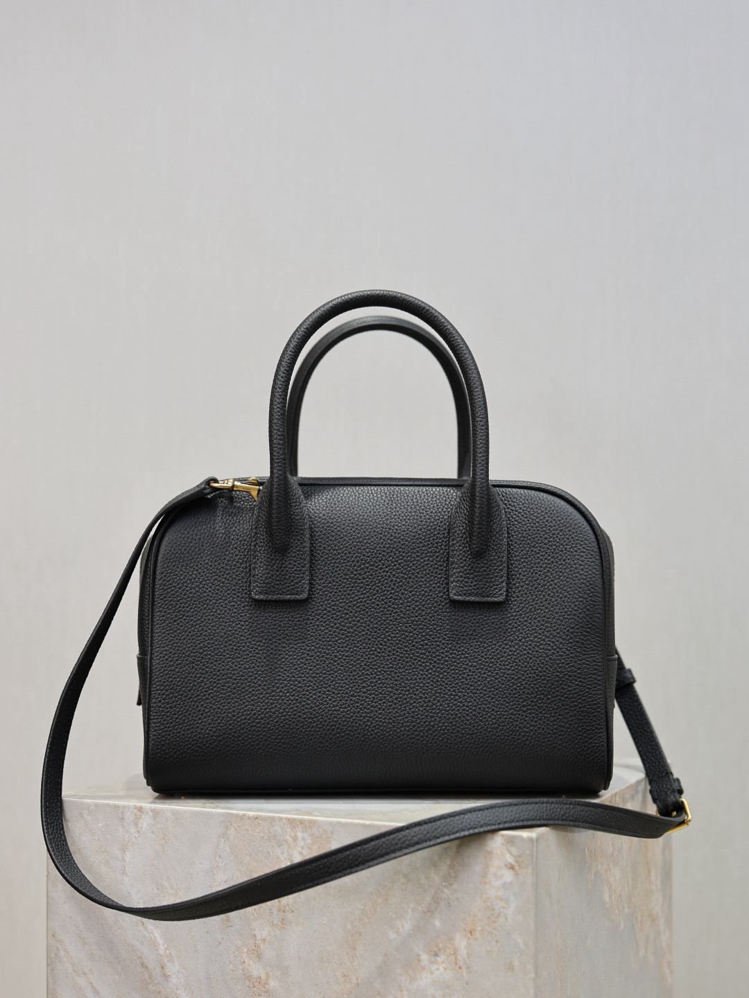 Y51 SAC DE JOUR Small Boston in Grained Leather 27x18x15cm