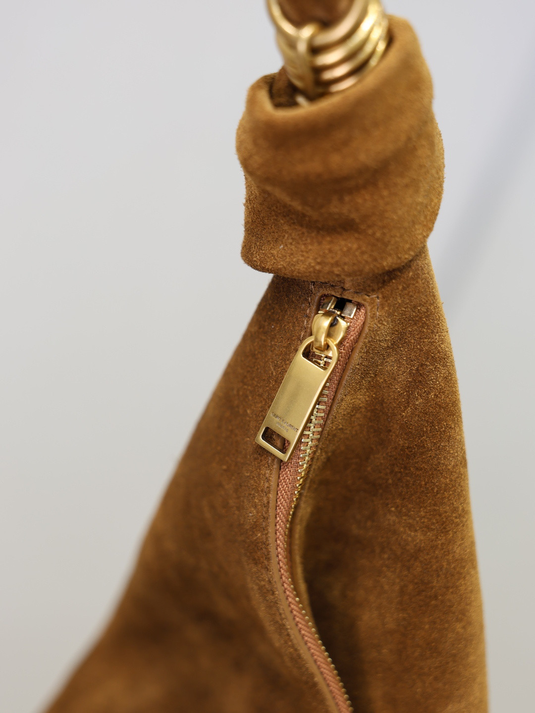 Y51 AMALIA Hobo in Suede 23-62x28x4cm