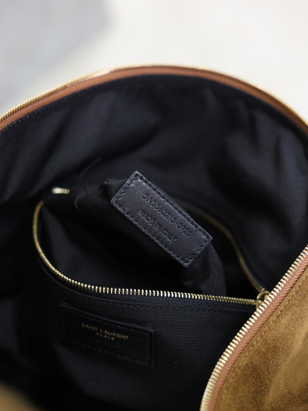 Y51 AMALIA Hobo in Suede 23-62x28x4cm