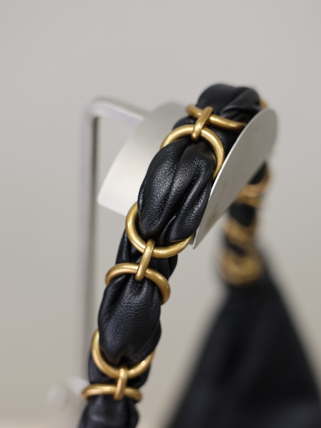 Y51 AMALIA Hobo in Lambskin 23-62x28x4cm