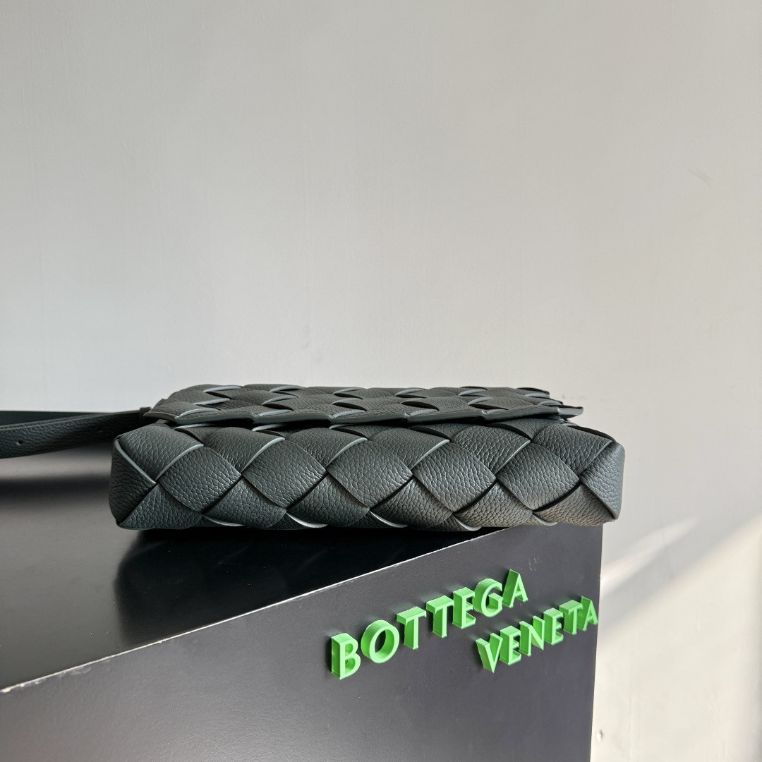 B0tt*ga Ven*ta Large Diago 21.5x32x5cm