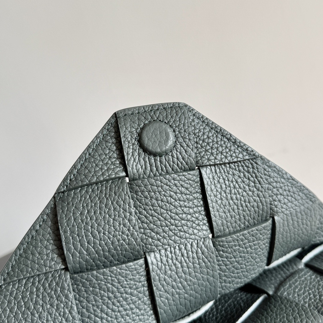 B0tt*ga Ven*ta Large Diago 21.5x32x5cm