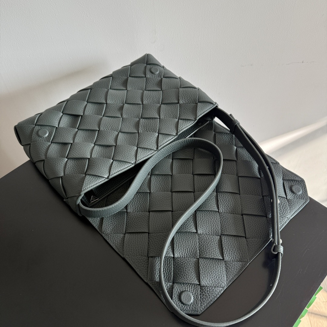 B0tt*ga Ven*ta Large Diago 21.5x32x5cm