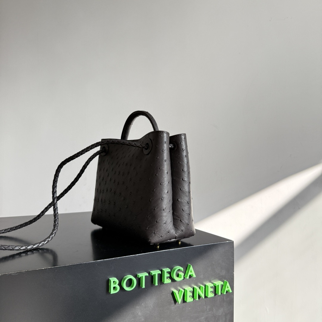 B0tt*ga Ven*ta Small Andiamo 25x20x10cm