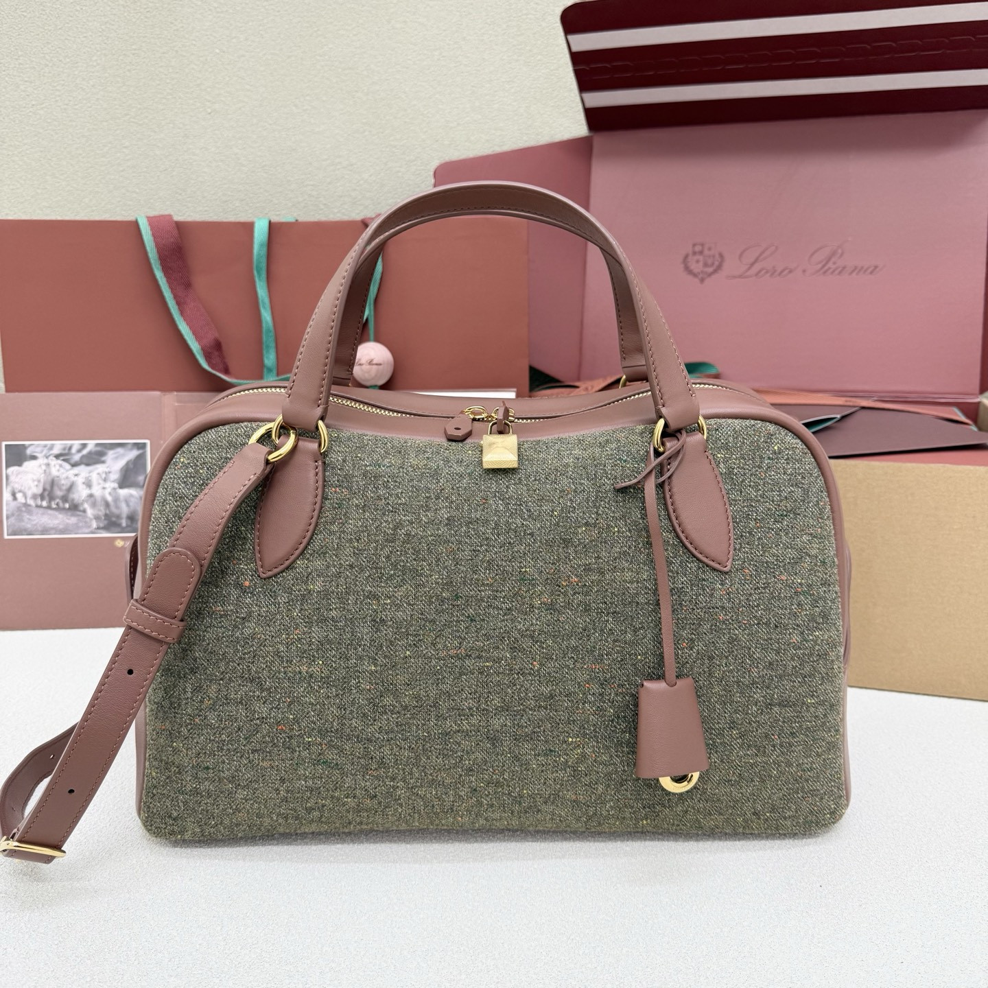 L0r0 P1ana Needle 38x22x16cm