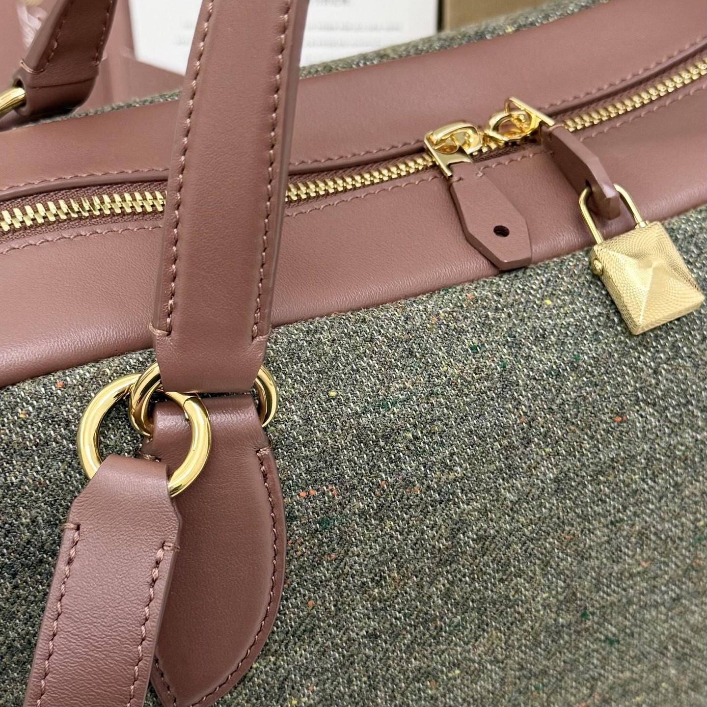 L0r0 P1ana Needle 38x22x16cm