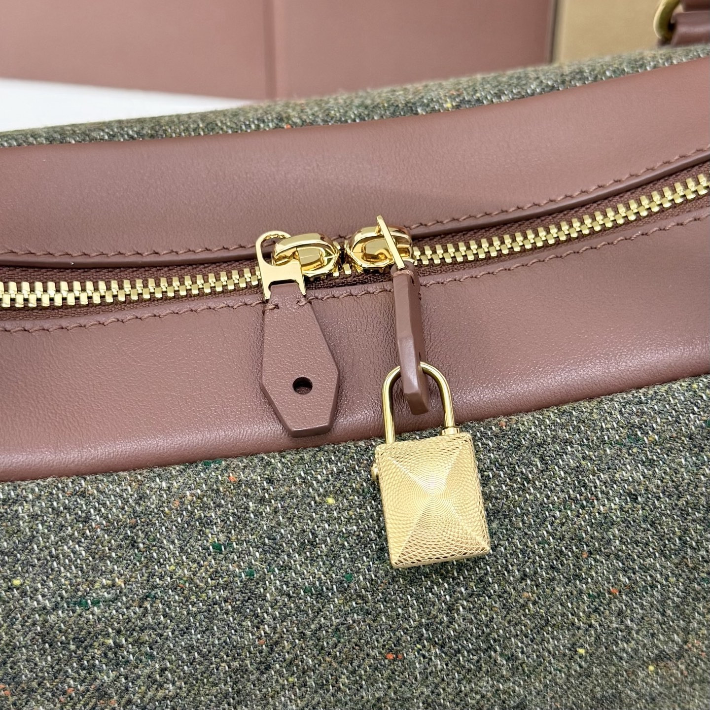 L0r0 P1ana Needle 38x22x16cm